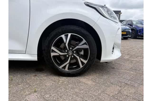 Toyota Yaris (2024) thumbnail 6