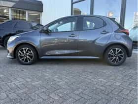 Toyota Yaris (2022) thumbnail 3