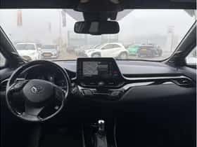 Toyota C-HR (2018) thumbnail 2