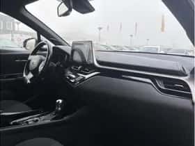 Toyota C-HR (2018) thumbnail 9