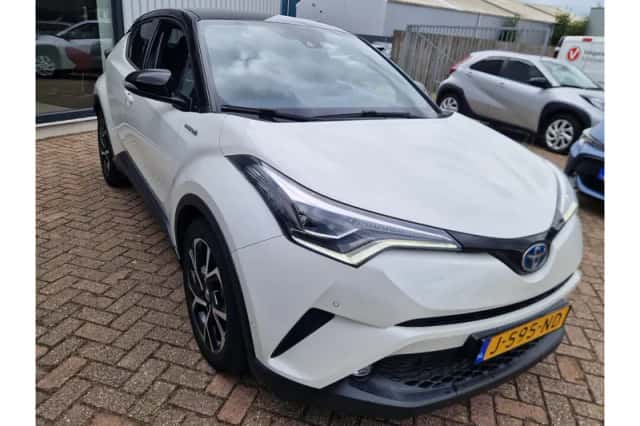 Toyota C-HR (2017) thumbnail 5