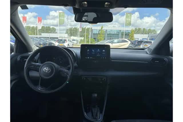 Toyota Yaris (2025) thumbnail 2