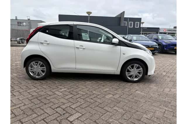 Toyota Aygo (2019) thumbnail 6
