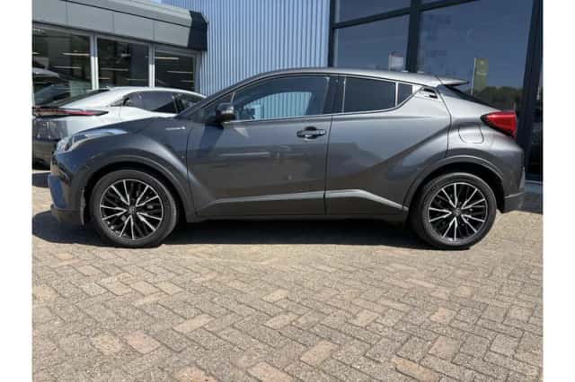 Toyota C-HR (2019) thumbnail 3