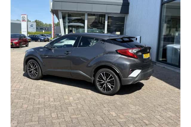 Toyota C-HR (2019) thumbnail 4