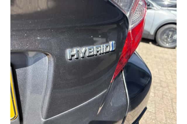Toyota C-HR (2019) thumbnail 5