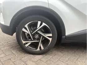 Toyota C-HR (2022) thumbnail 7