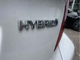 Toyota C-HR (2022) thumbnail 8