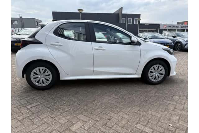 Toyota Yaris (2026) thumbnail 4