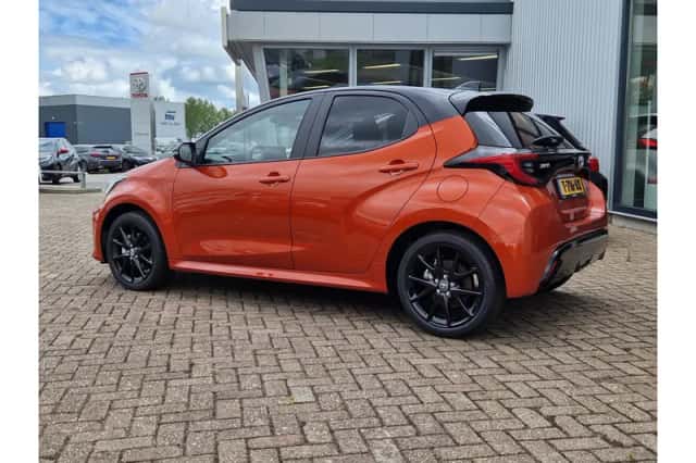 Toyota Yaris (2023) thumbnail 2
