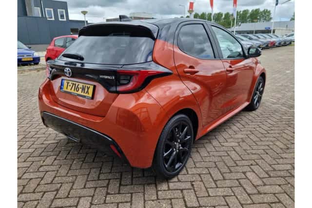 Toyota Yaris (2023) thumbnail 3