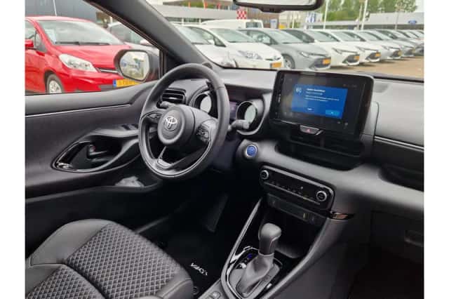 Toyota Yaris (2023) thumbnail 6