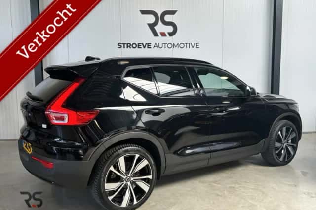 Volvo XC40 (2022) thumbnail 3