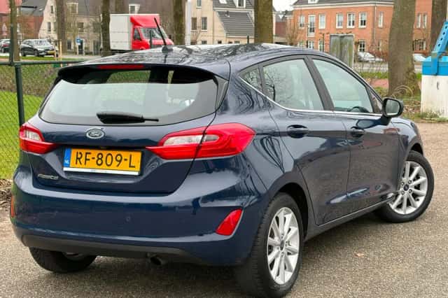 Ford Fiesta (2017) thumbnail 3