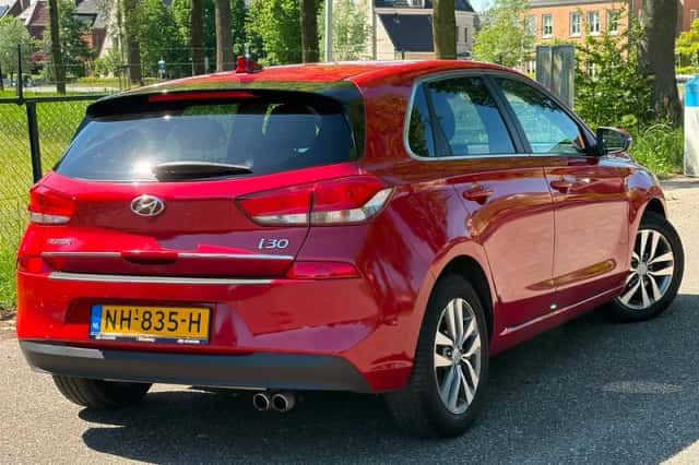Hyundai i30 (2017) thumbnail 3