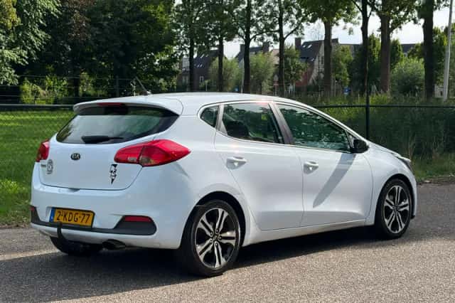 Kia Cee'd (2013) thumbnail 3