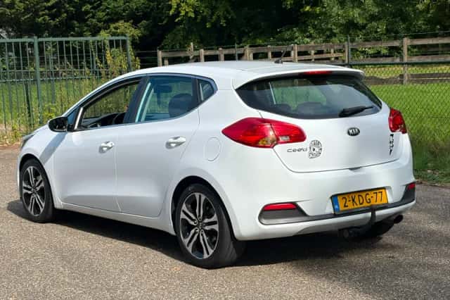 Kia Cee'd (2013) thumbnail 5