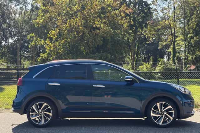 Kia Niro (2016) thumbnail 2