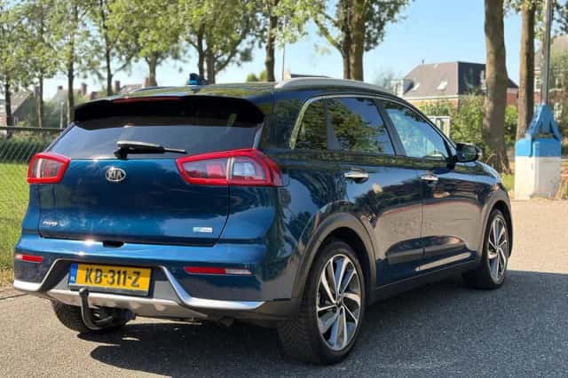 Kia Niro (2016) thumbnail 3