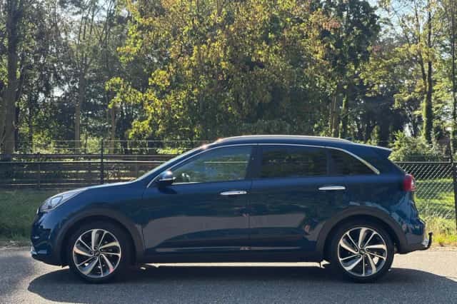 Kia Niro (2016) thumbnail 4