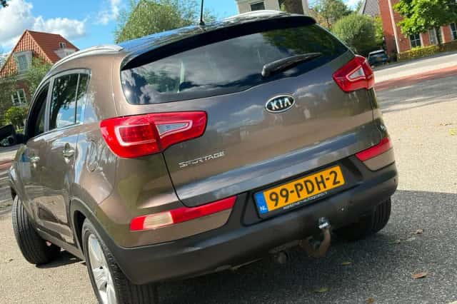 Kia Sportage (2011) thumbnail 4