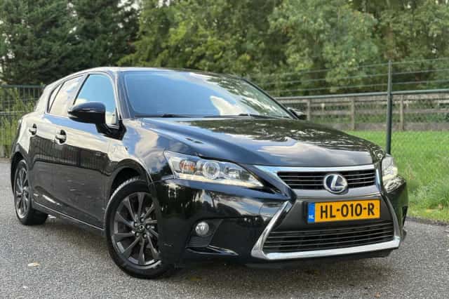 Lexus CT (2015) thumbnail 1