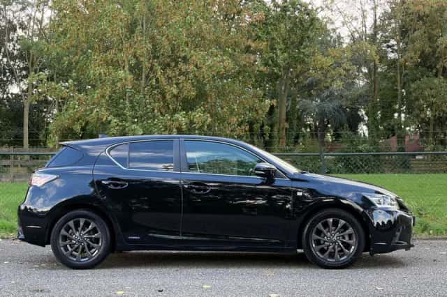 Lexus CT (2015) thumbnail 2