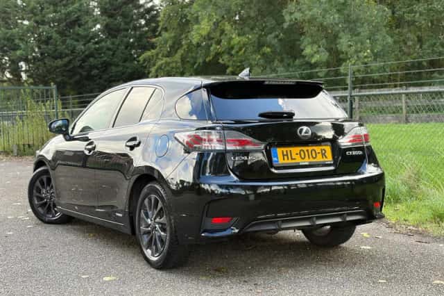 Lexus CT (2015) thumbnail 3
