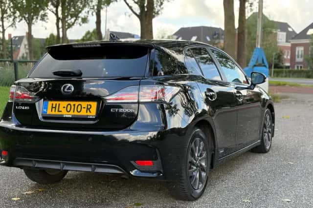 Lexus CT (2015) thumbnail 6