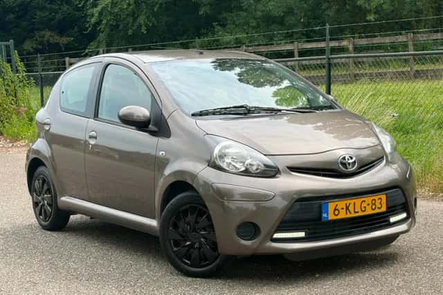 Toyota Aygo (2013) thumbnail 1