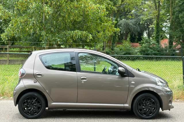Toyota Aygo (2013) thumbnail 2