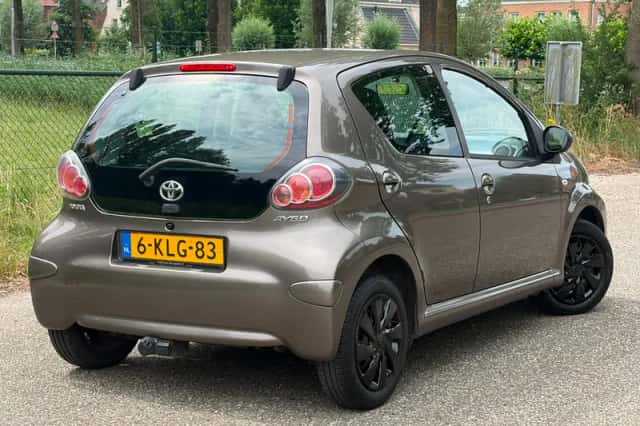 Toyota Aygo (2013) thumbnail 3