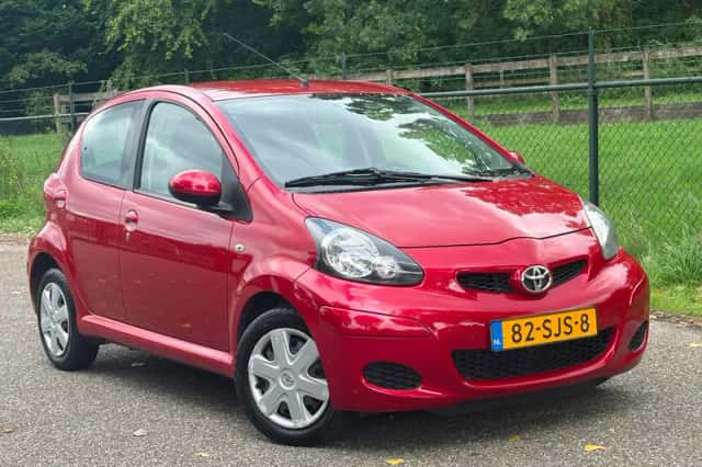 Toyota Aygo (2011) thumbnail 1