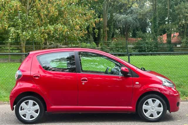 Toyota Aygo (2011) thumbnail 2