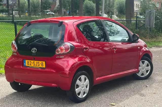 Toyota Aygo (2011) thumbnail 3