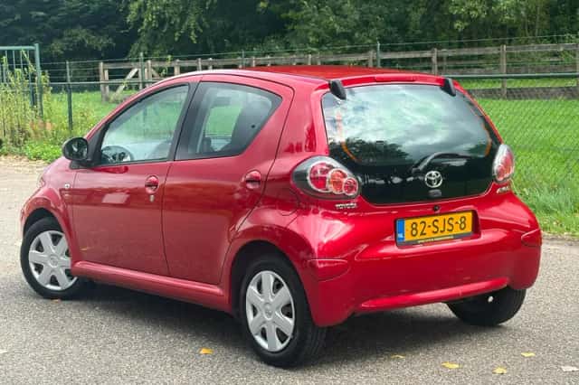 Toyota Aygo (2011) thumbnail 5