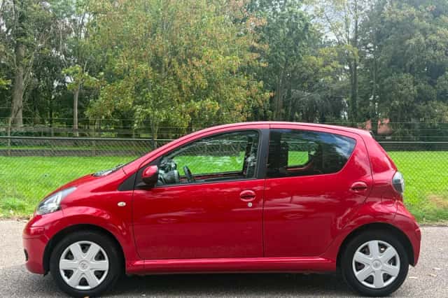 Toyota Aygo (2011) thumbnail 6