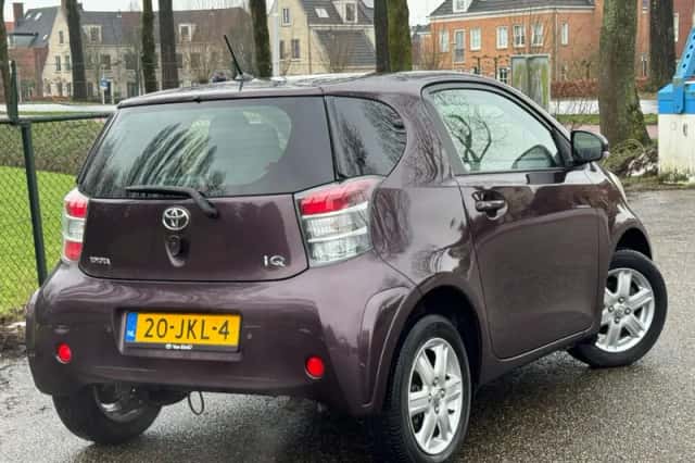 Toyota IQ (2009) thumbnail 3