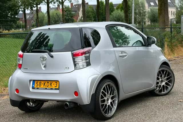 Toyota IQ (2009) thumbnail 3