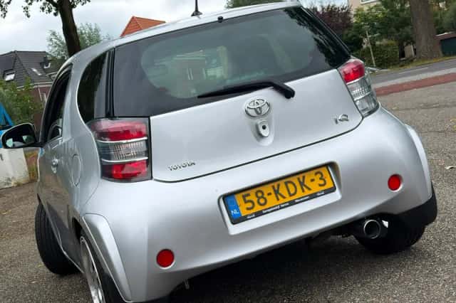 Toyota IQ (2009) thumbnail 4