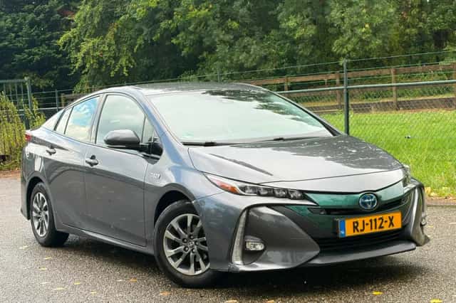 Toyota Prius (2017) thumbnail 1