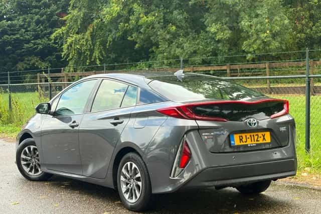 Toyota Prius (2017) thumbnail 5
