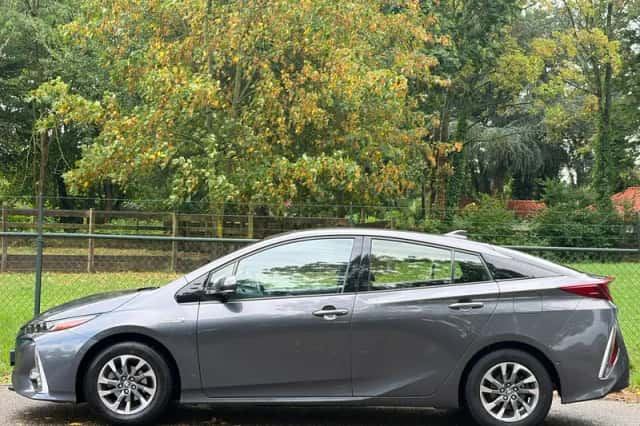 Toyota Prius (2017) thumbnail 6