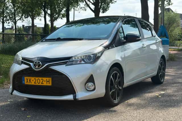 Toyota Yaris (2017) thumbnail 4