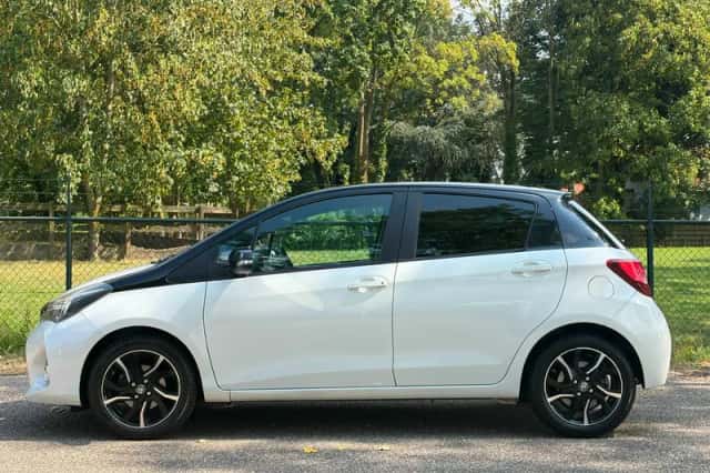 Toyota Yaris (2017) thumbnail 5