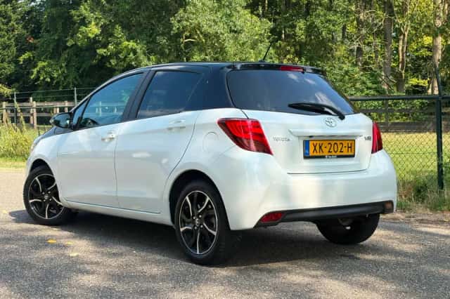 Toyota Yaris (2017) thumbnail 6