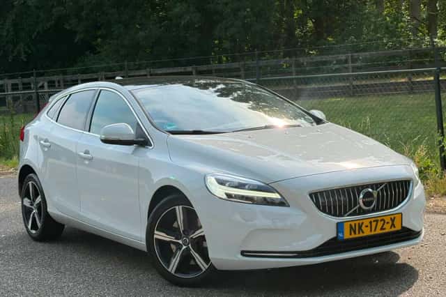 Volvo V40 (2017) thumbnail 1
