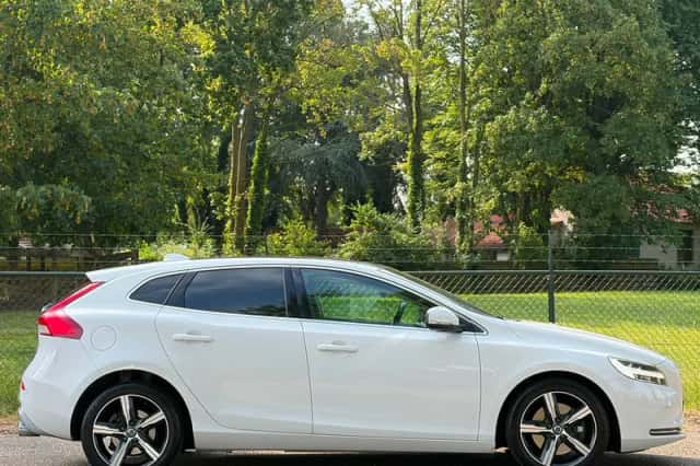Volvo V40 (2017) thumbnail 2