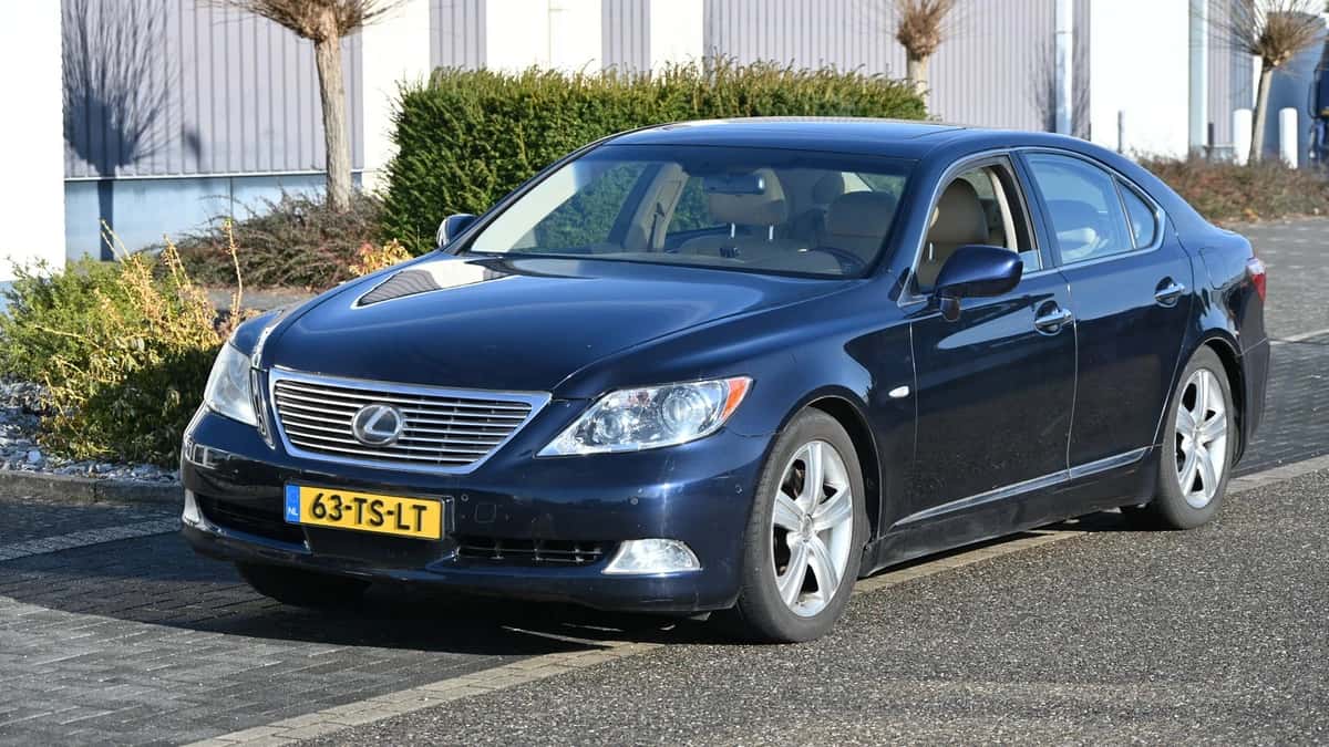 Lexus LS — foto 1