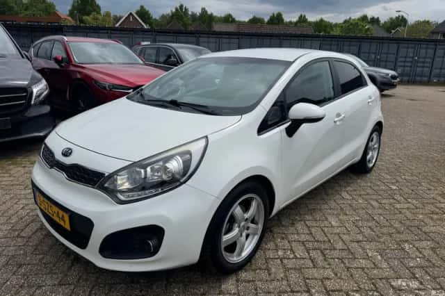 Kia Rio (2014) thumbnail 1